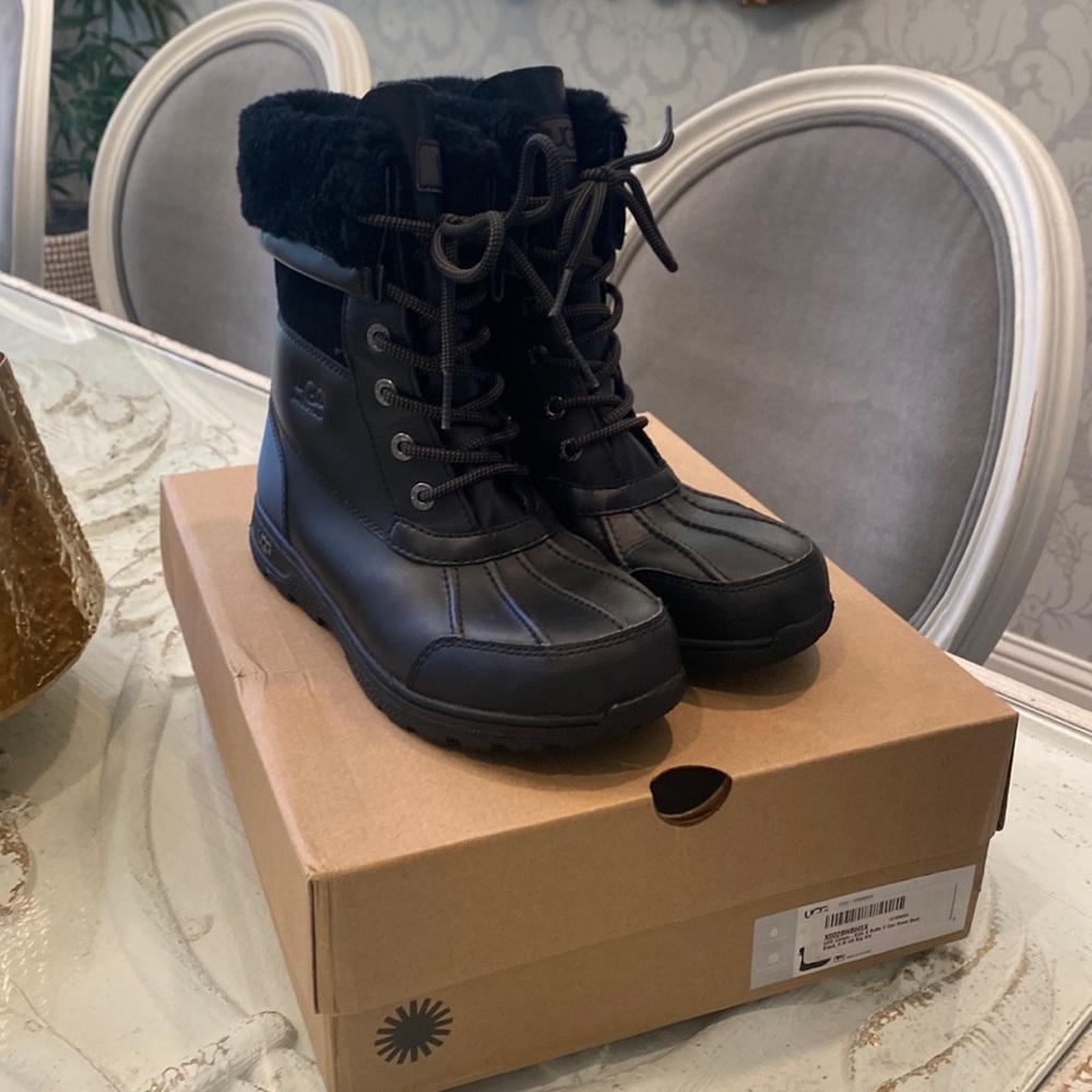UGG Kids Sz 5 Butte II Cwr Snow Boot EEUC